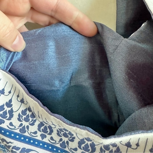 Handmade Blue Damask Cloth tote Purse with Raw Silk Linings and Tassels - Picture 2 of 3